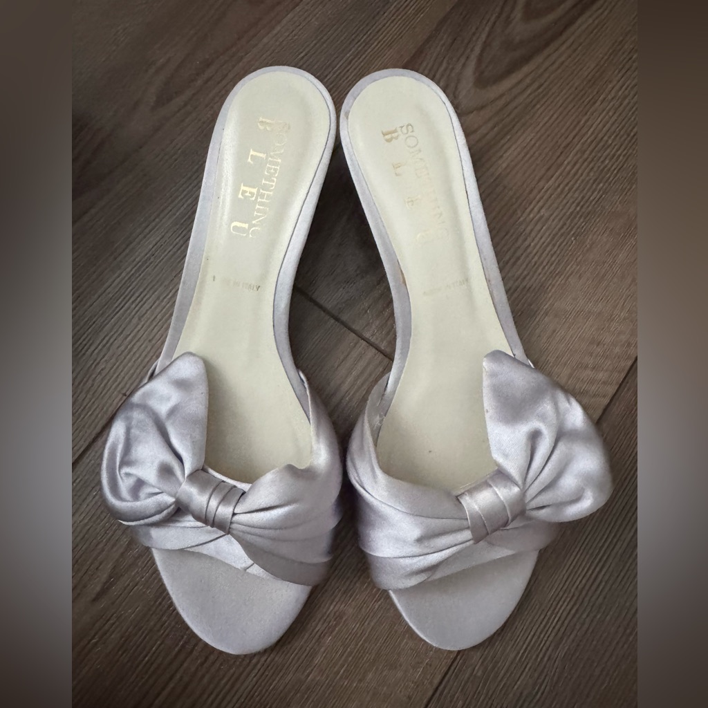 Something Bleu Bridal Kitten Slides Heels In Silver Grey Satin - Size 7.5